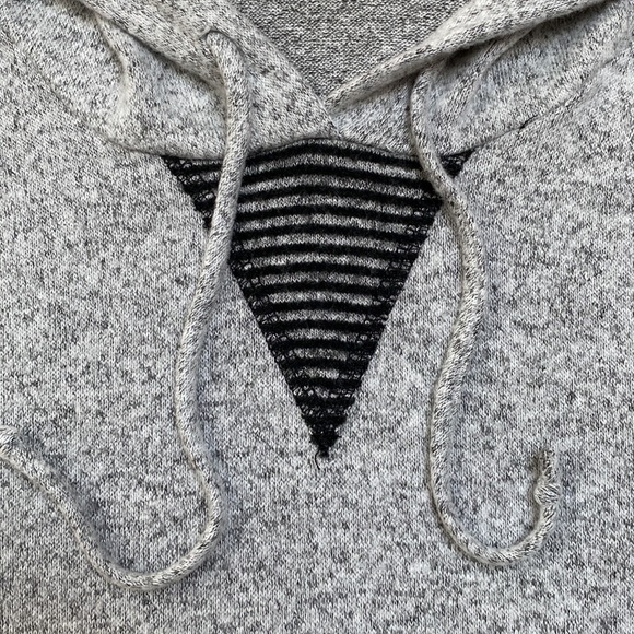 Magnolia Boutique Hooded Hacci Top ๐ Gray Black & Green - Picture 8 of 15